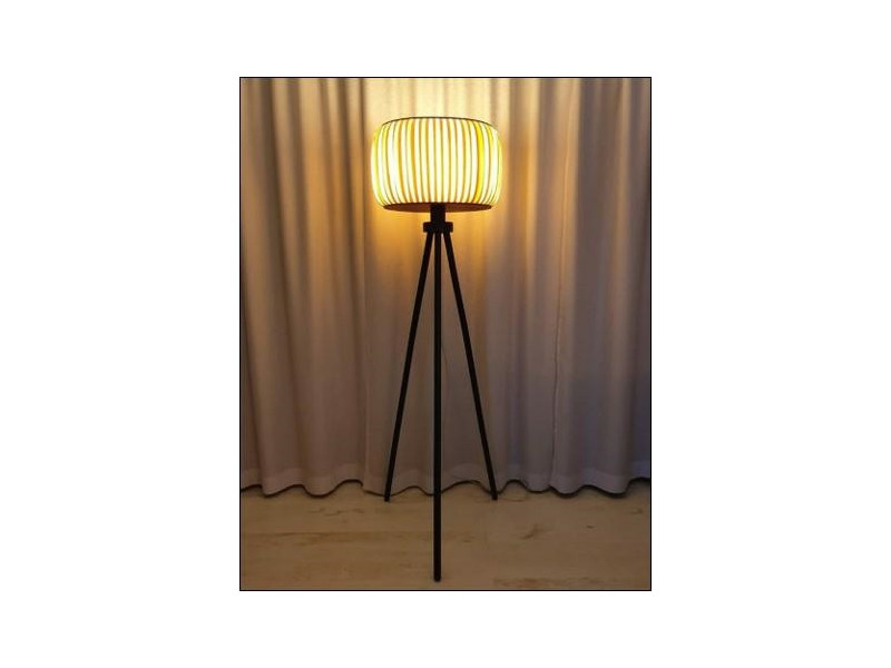 Elegant Lampa na trójnogu 1