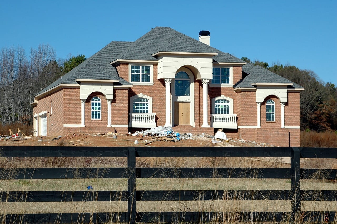 Jak stylizować meble w przestrzeniach otwartych?